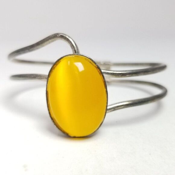 Vintage Bright Yellow Oval Cabochon Hinged Bangle Bracelet, Silver Tone Setting - Picture 1 of 8